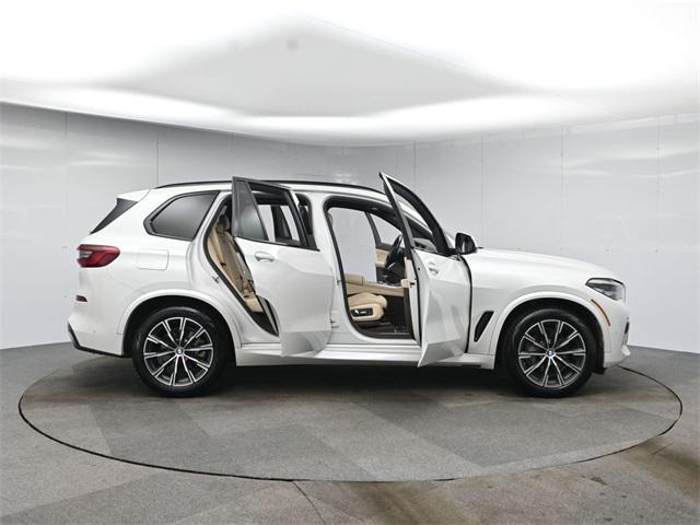 Photo of 2019 Mineral White Metallic BMW X5