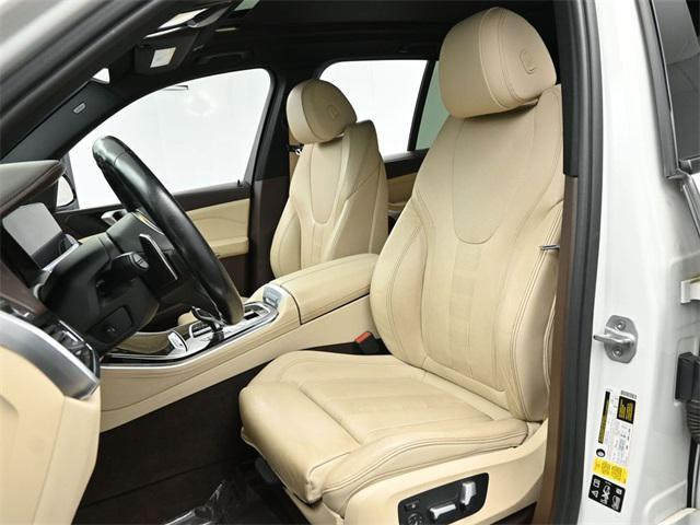Photo of 2019 Mineral White Metallic BMW X5