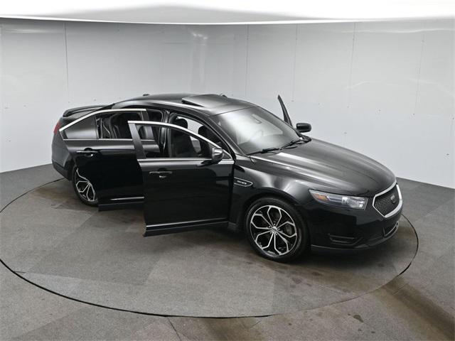 Photo of 2018 Shadow Black Ford Taurus