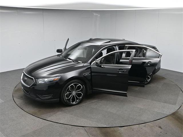 Photo of 2018 Shadow Black Ford Taurus
