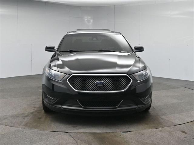 Photo of 2018 Shadow Black Ford Taurus
