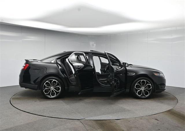 Photo of 2018 Shadow Black Ford Taurus