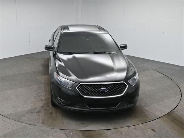 Photo of 2018 Shadow Black Ford Taurus