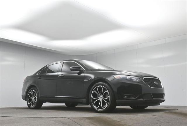 Photo of 2018 Shadow Black Ford Taurus