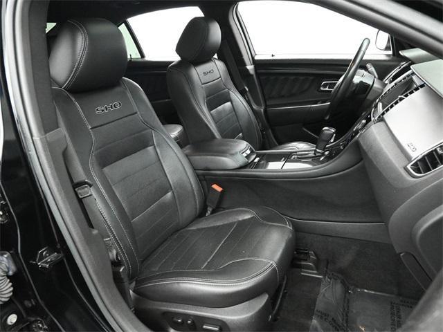 Photo of 2018 Shadow Black Ford Taurus