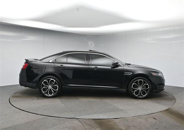 Photo of 2018 Shadow Black Ford Taurus