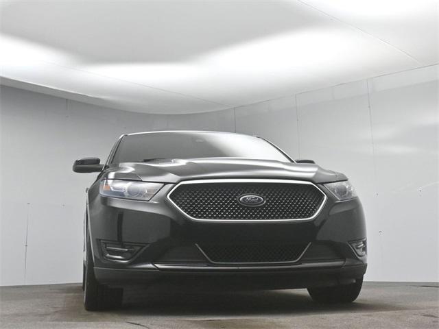 Photo of 2018 Shadow Black Ford Taurus