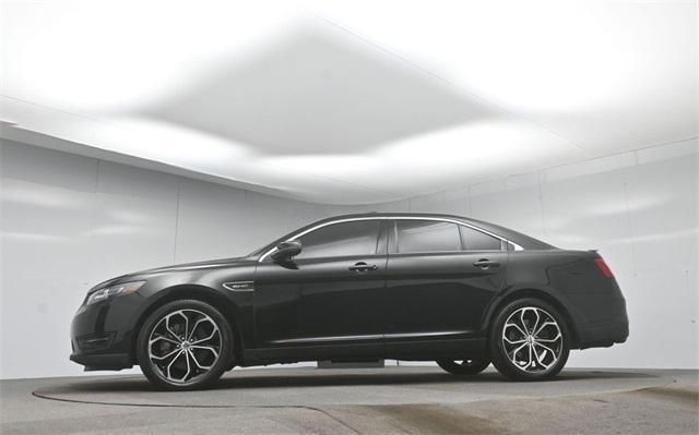 Photo of 2018 Shadow Black Ford Taurus