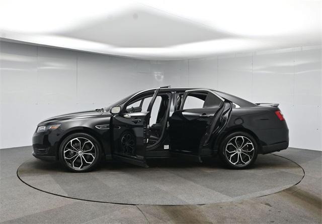 Photo of 2018 Shadow Black Ford Taurus