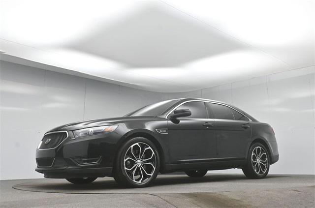 Photo of 2018 Shadow Black Ford Taurus