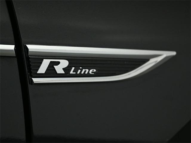 Photo of 2020 Deep Black Pearl Volkswagen Passat