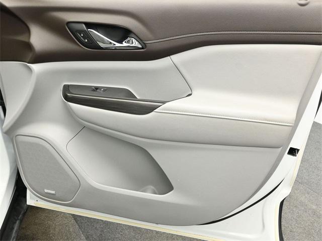 Photo of 2020 Summit White GMC Acadia