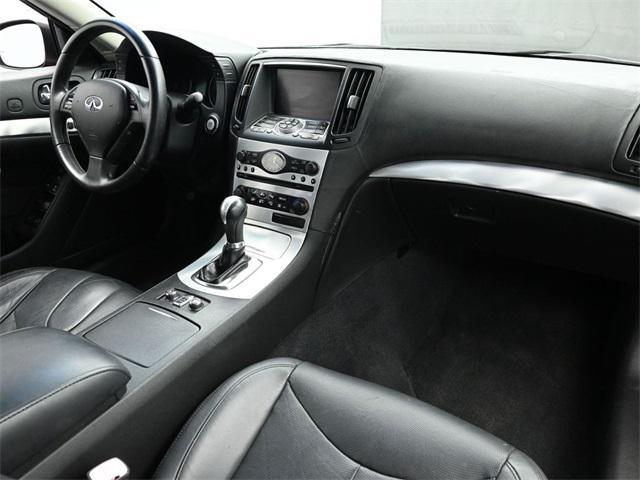 Photo of 2009 Vibrant Red INFINITI G37