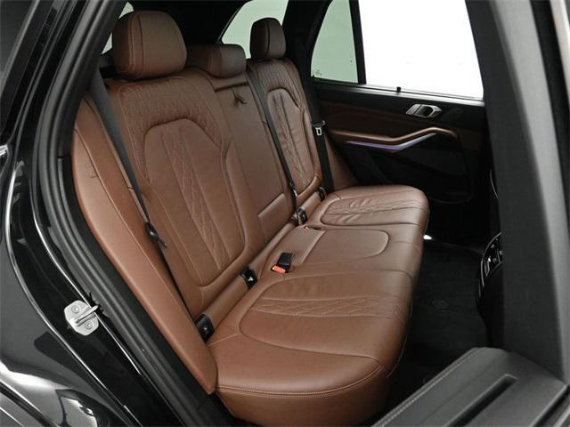 Photo of 2020 Black Sapphire Metallic BMW X5