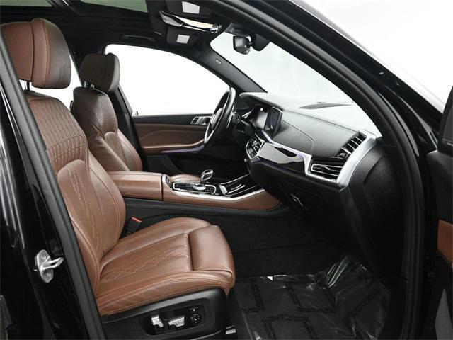 Photo of 2020 Black Sapphire Metallic BMW X5