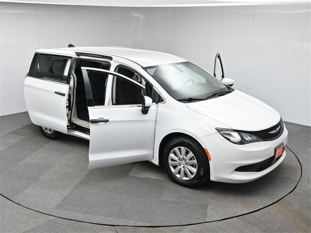 Photo of 2021 Bright White Clearcoat Chrysler Voyager