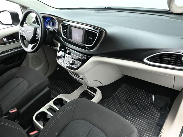 Photo of 2021 Bright White Clearcoat Chrysler Voyager
