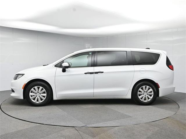 Photo of 2021 Bright White Clearcoat Chrysler Voyager