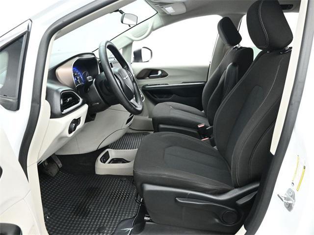 Photo of 2021 Bright White Clearcoat Chrysler Voyager