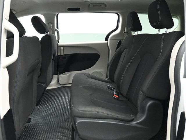 Photo of 2021 Bright White Clearcoat Chrysler Voyager
