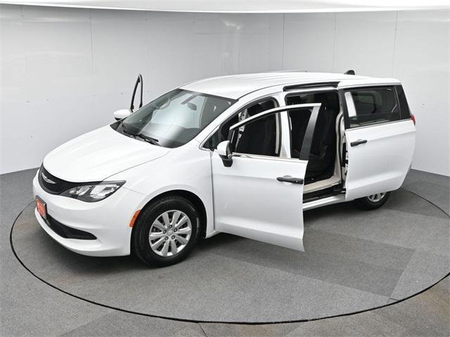 Photo of 2021 Bright White Clearcoat Chrysler Voyager