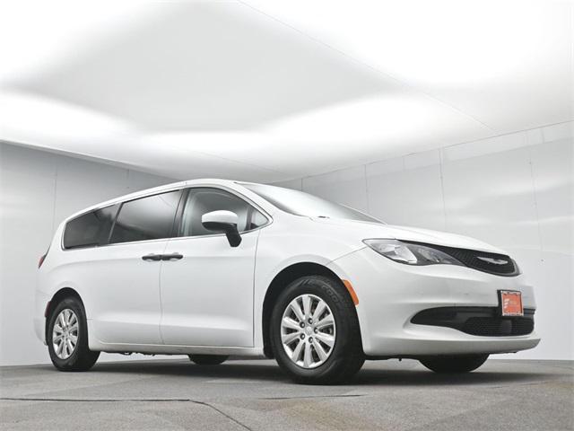 Photo of 2021 Bright White Clearcoat Chrysler Voyager