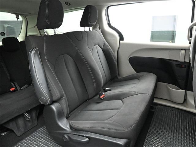 Photo of 2021 Bright White Clearcoat Chrysler Voyager