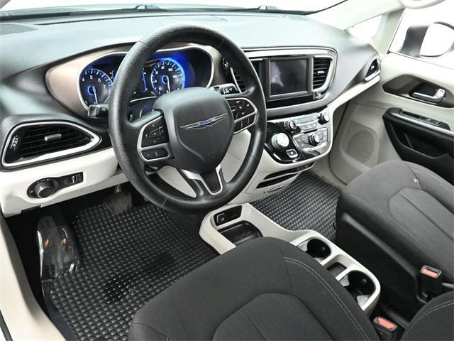 Photo of 2021 Bright White Clearcoat Chrysler Voyager