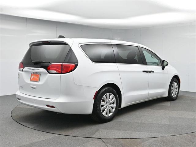 Photo of 2021 Bright White Clearcoat Chrysler Voyager