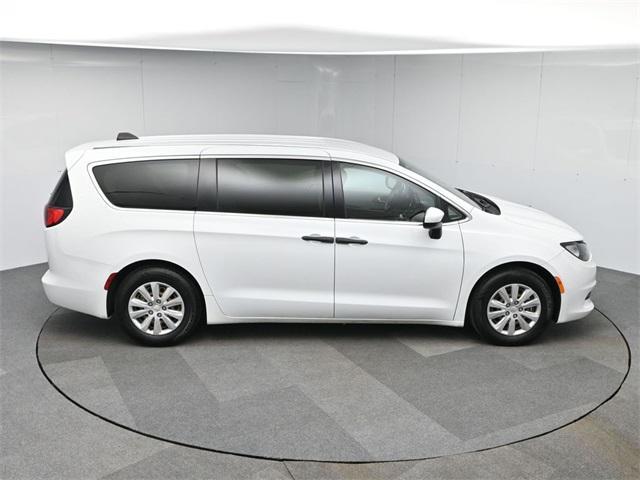 Photo of 2021 Bright White Clearcoat Chrysler Voyager