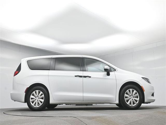 Photo of 2021 Bright White Clearcoat Chrysler Voyager