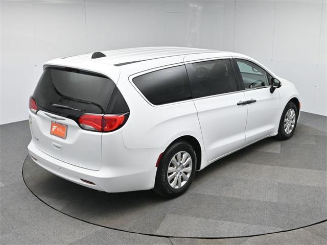 Photo of 2021 Bright White Clearcoat Chrysler Voyager