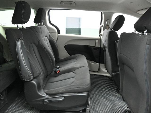 Photo of 2021 Bright White Clearcoat Chrysler Voyager