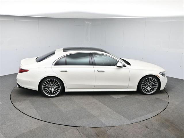 Photo of 2022 White Mercedes-Benz S-Class