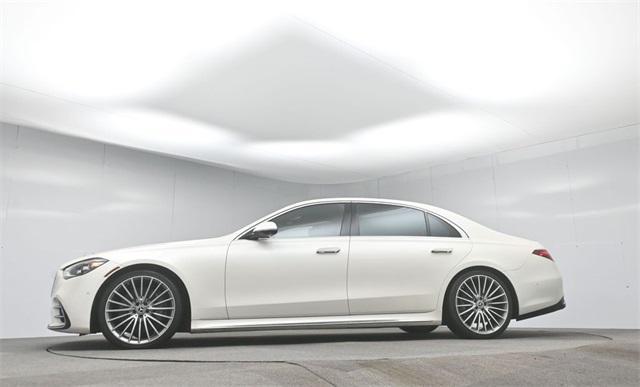 Photo of 2022 White Mercedes-Benz S-Class