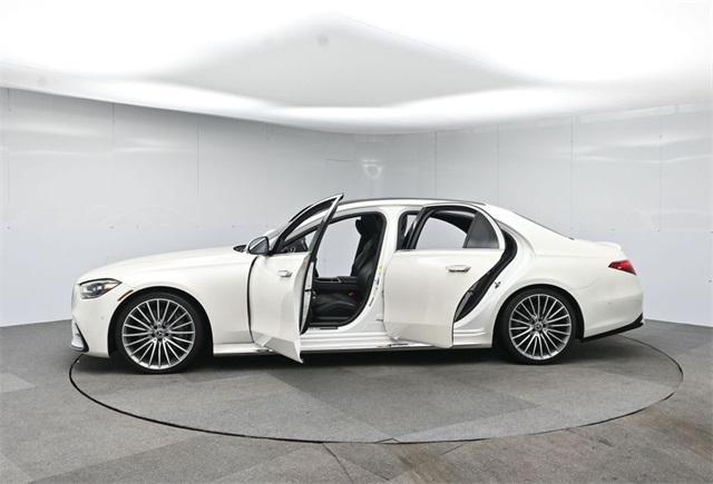 Photo of 2022 White Mercedes-Benz S-Class