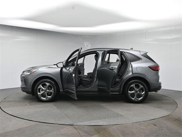 Photo of 2024 Carbonized Gray Metallic Ford Escape