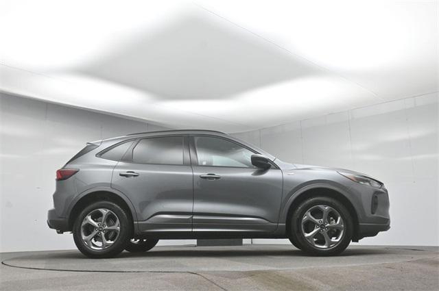 Photo of 2024 Carbonized Gray Metallic Ford Escape