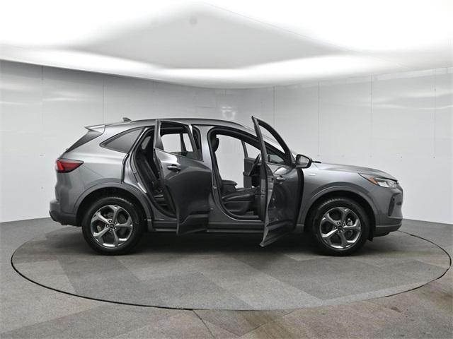 Photo of 2024 Carbonized Gray Metallic Ford Escape