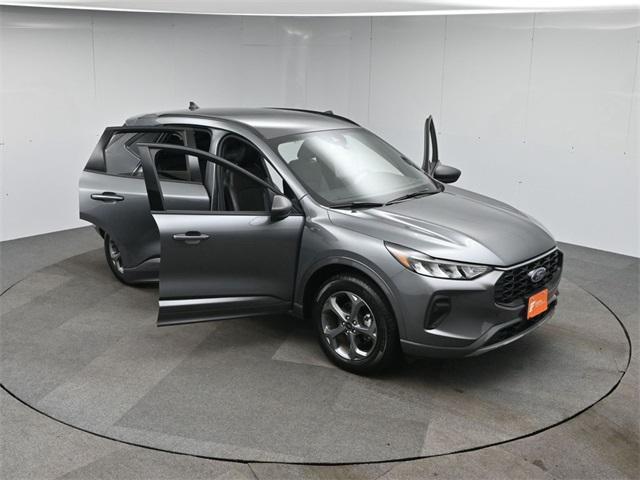 Photo of 2024 Carbonized Gray Metallic Ford Escape
