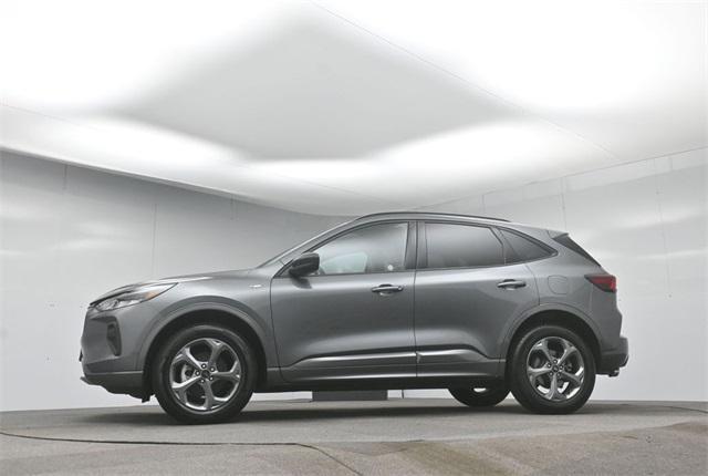 Photo of 2024 Carbonized Gray Metallic Ford Escape