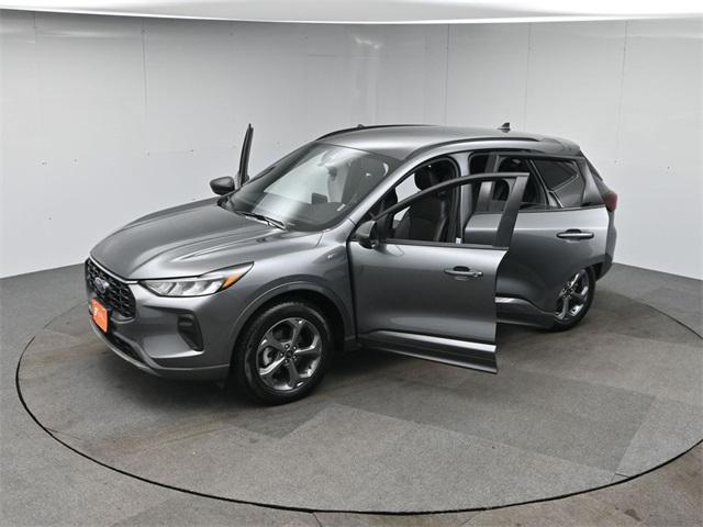 Photo of 2024 Carbonized Gray Metallic Ford Escape