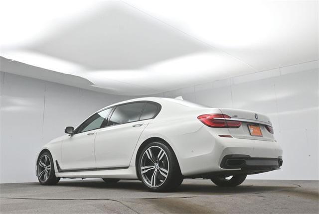 Photo of 2018 Alpine White BMW 750