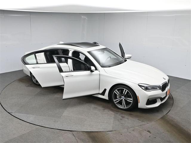 Photo of 2018 Alpine White BMW 750
