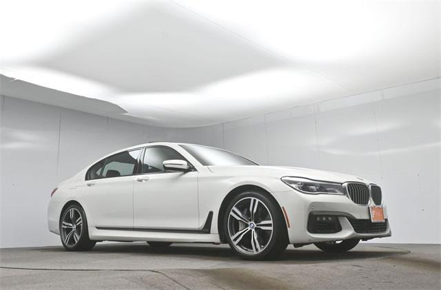 Photo of 2018 Alpine White BMW 750