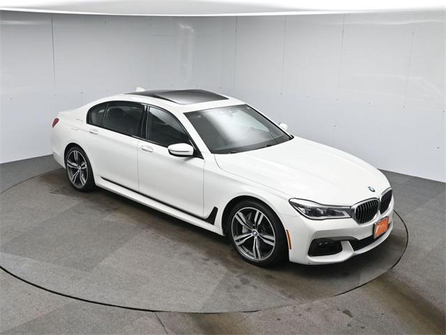 Photo of 2018 Alpine White BMW 750