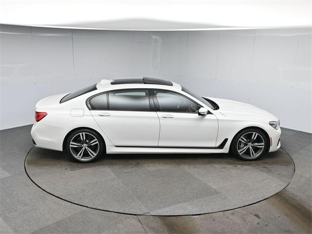 Photo of 2018 Alpine White BMW 750
