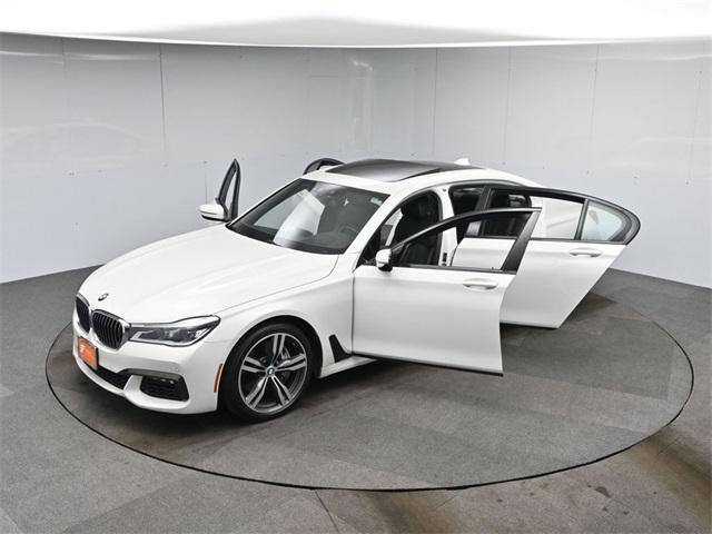 Photo of 2018 Alpine White BMW 750