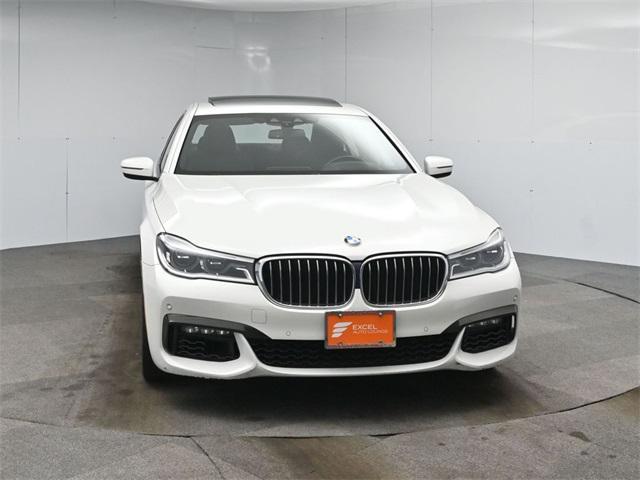Photo of 2018 Alpine White BMW 750