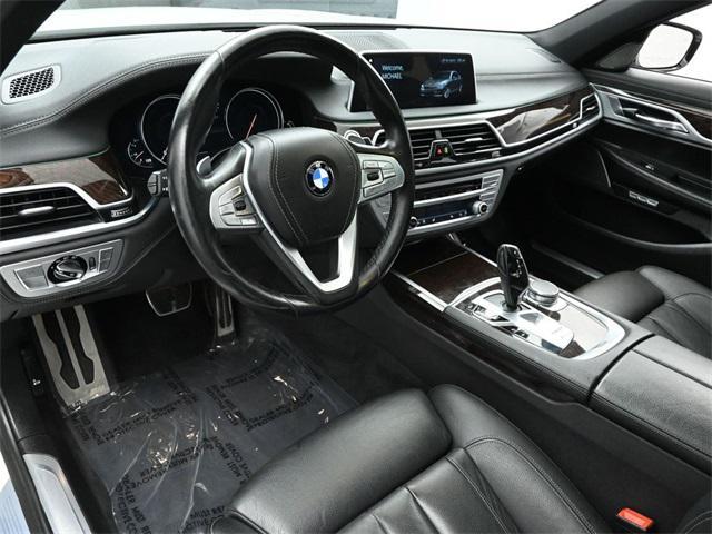 Photo of 2018 Alpine White BMW 750